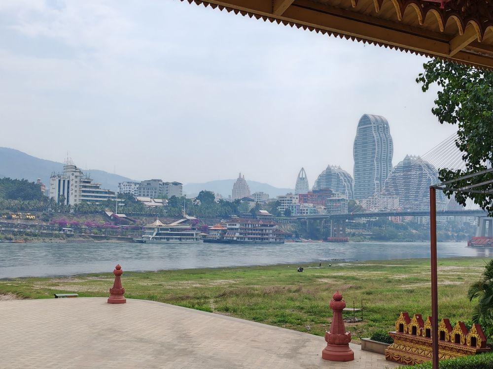 江边观礼台景点图片