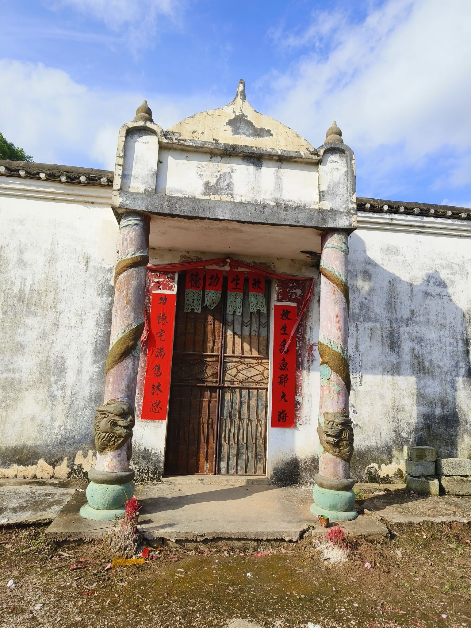 三界寺庙实景照片