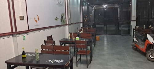 荣美牛腩粉店