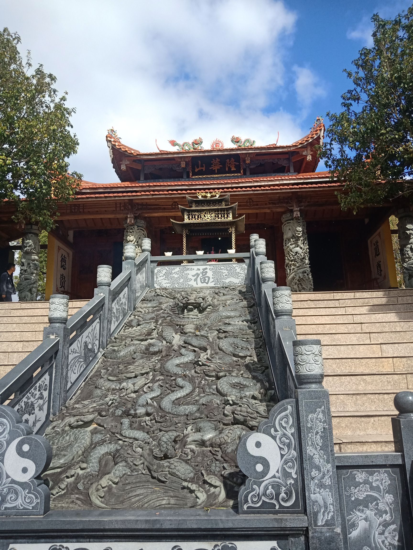 隆华山九仙殿实景照片