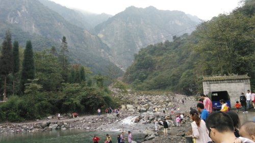 卧龙谷瀑布旅行图片 3