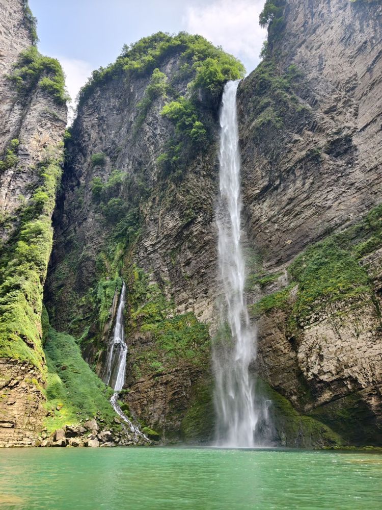 尖朵朵瀑布景点图片