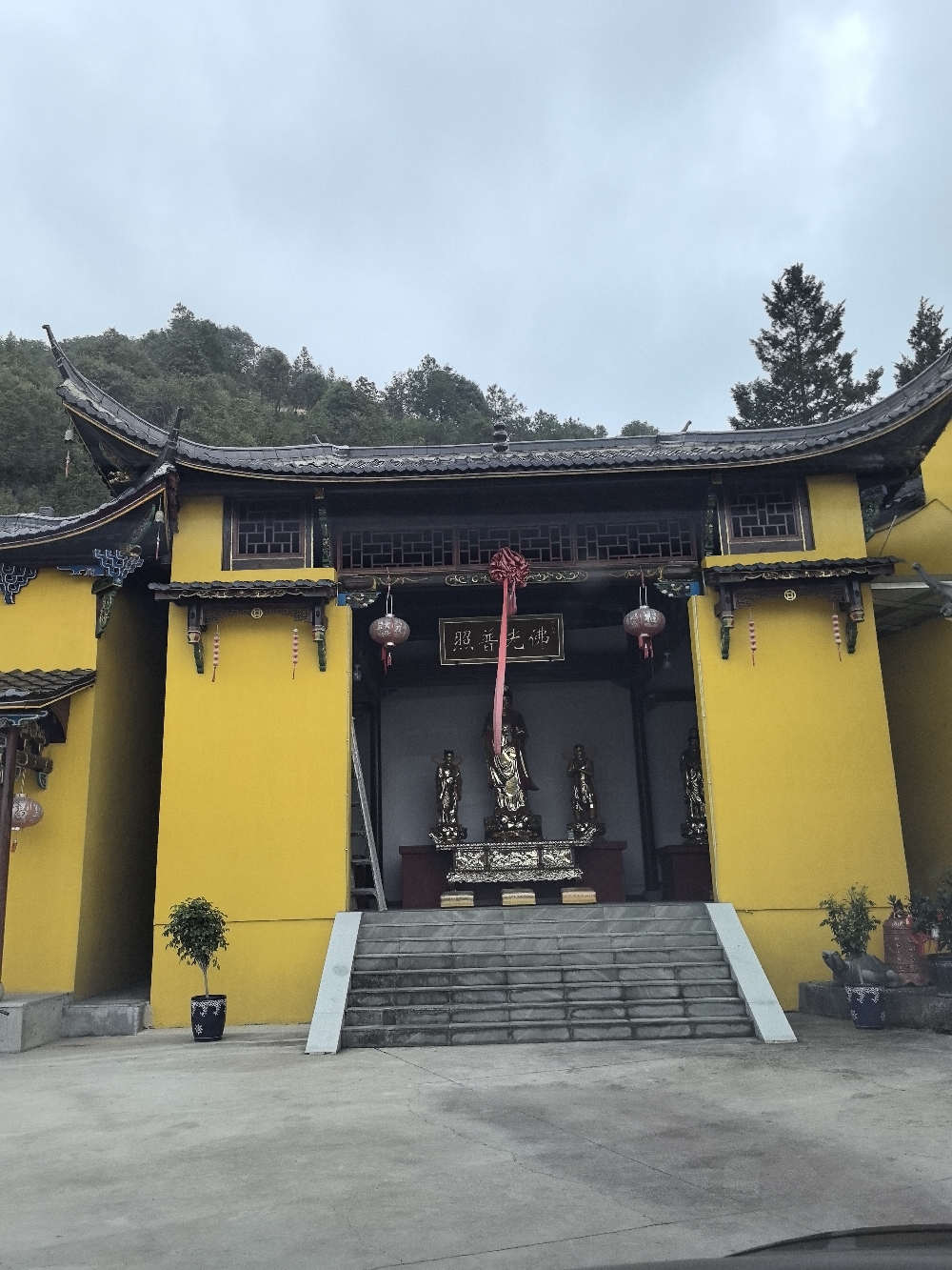 白石凤凰山庙实景照片