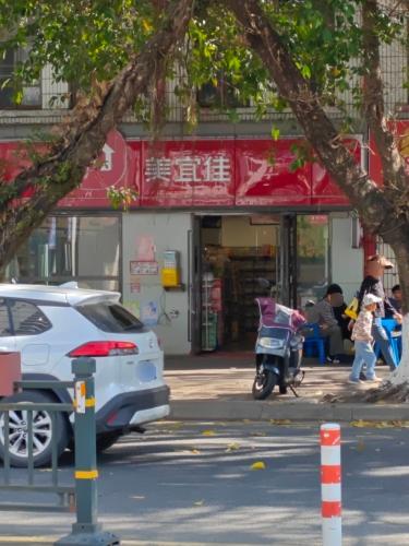 美宜佳(三月三大道琼00763店)