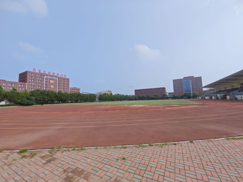 石家庄财经商贸学校田径体育场