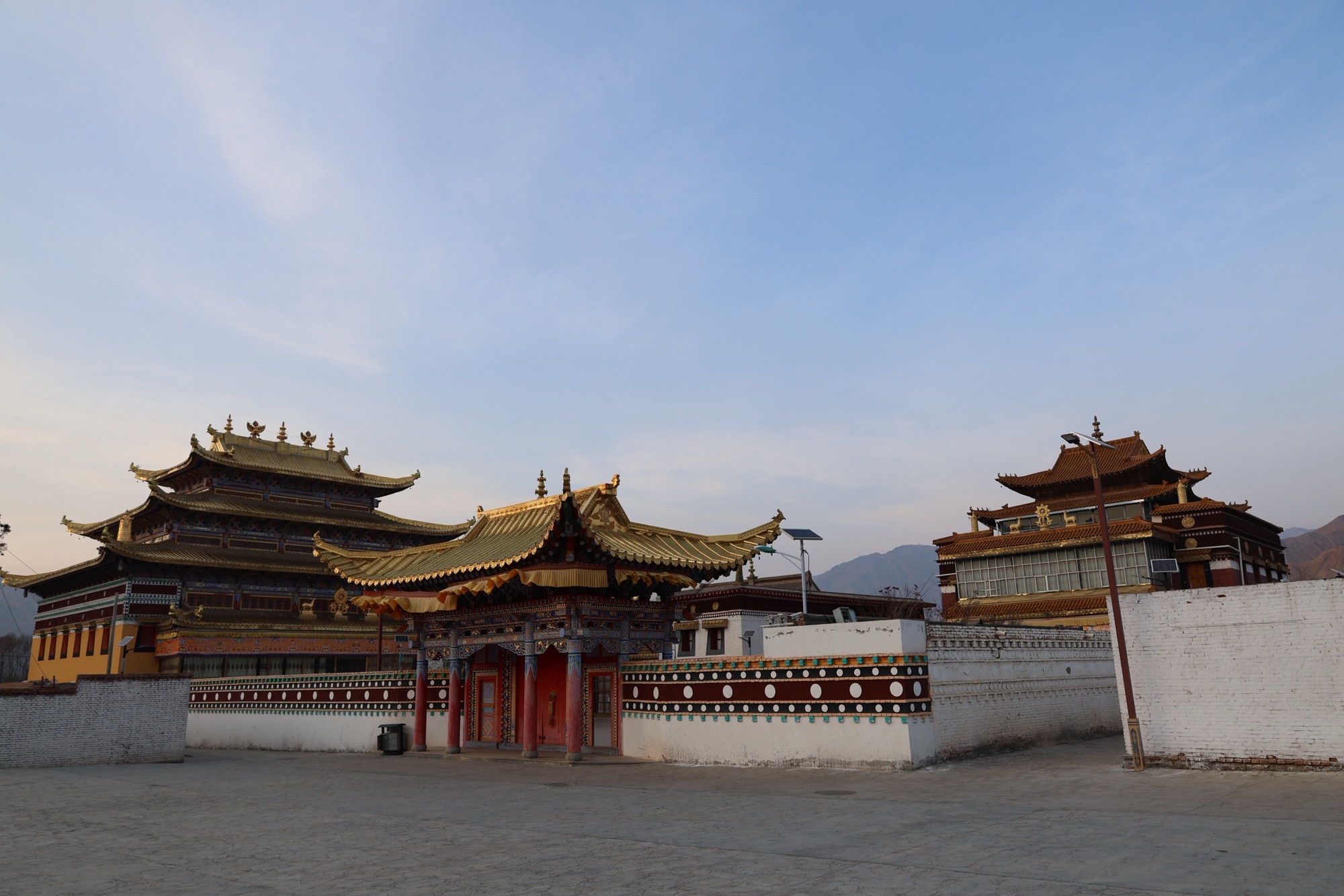 桑格塘寺实景照片