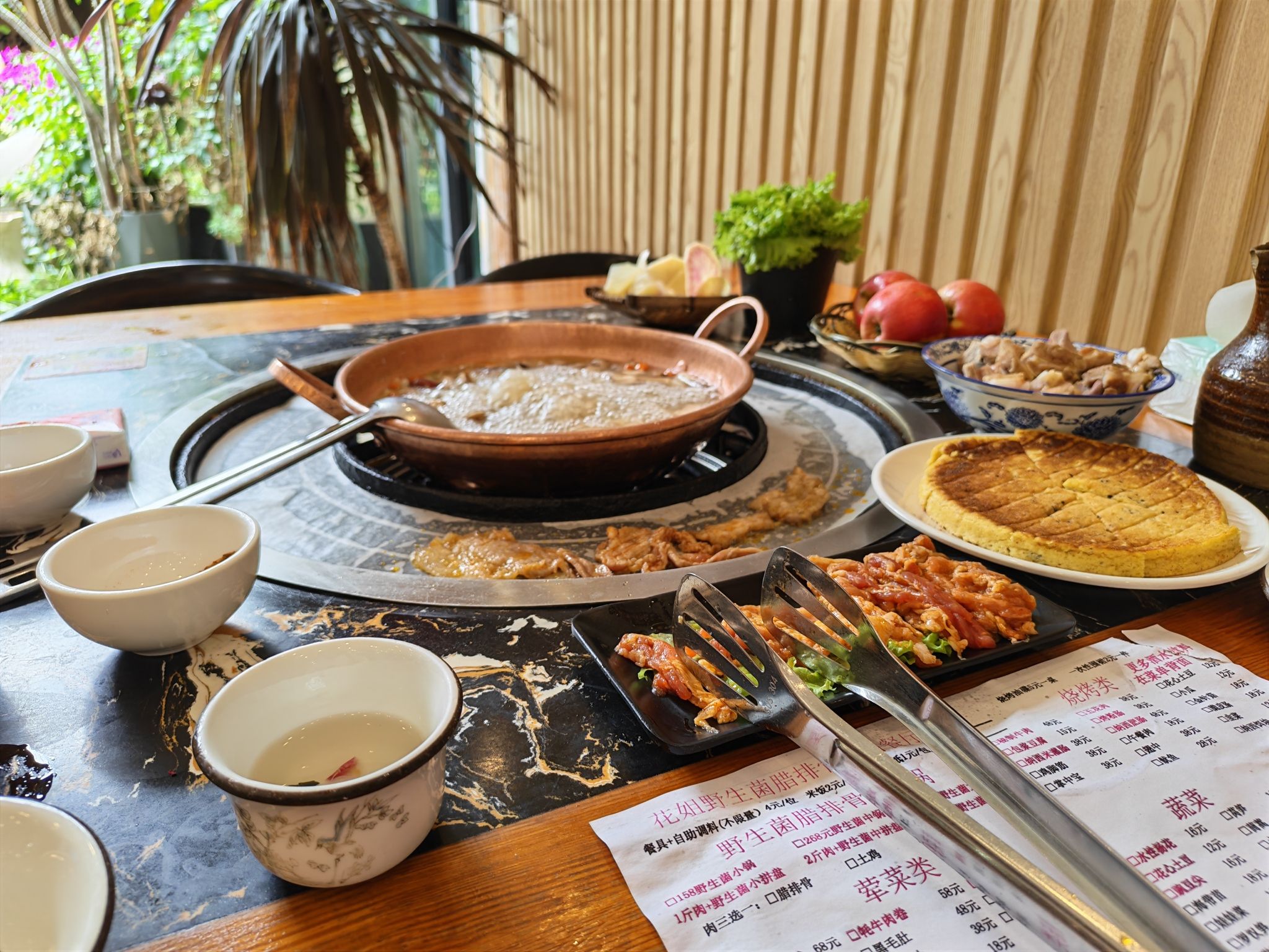 花姐野生菌腊排骨花园餐厅一分店