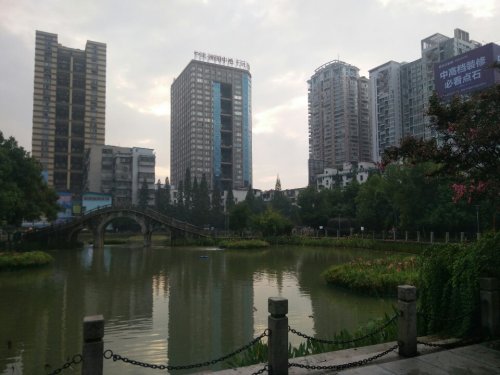 莲湖广场旅行图片 1