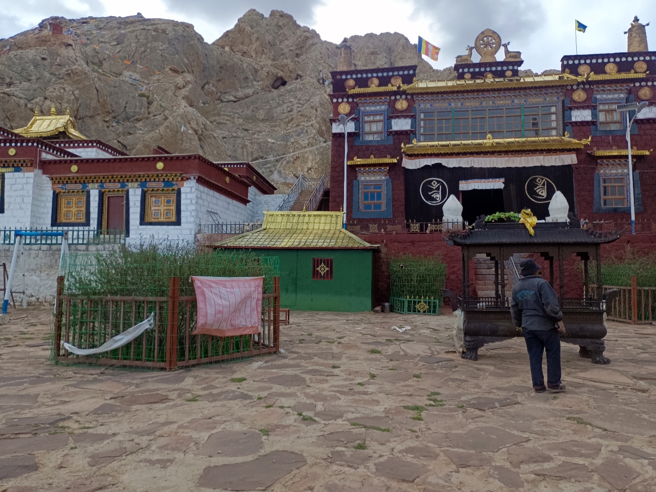鲁仓寺实景照片