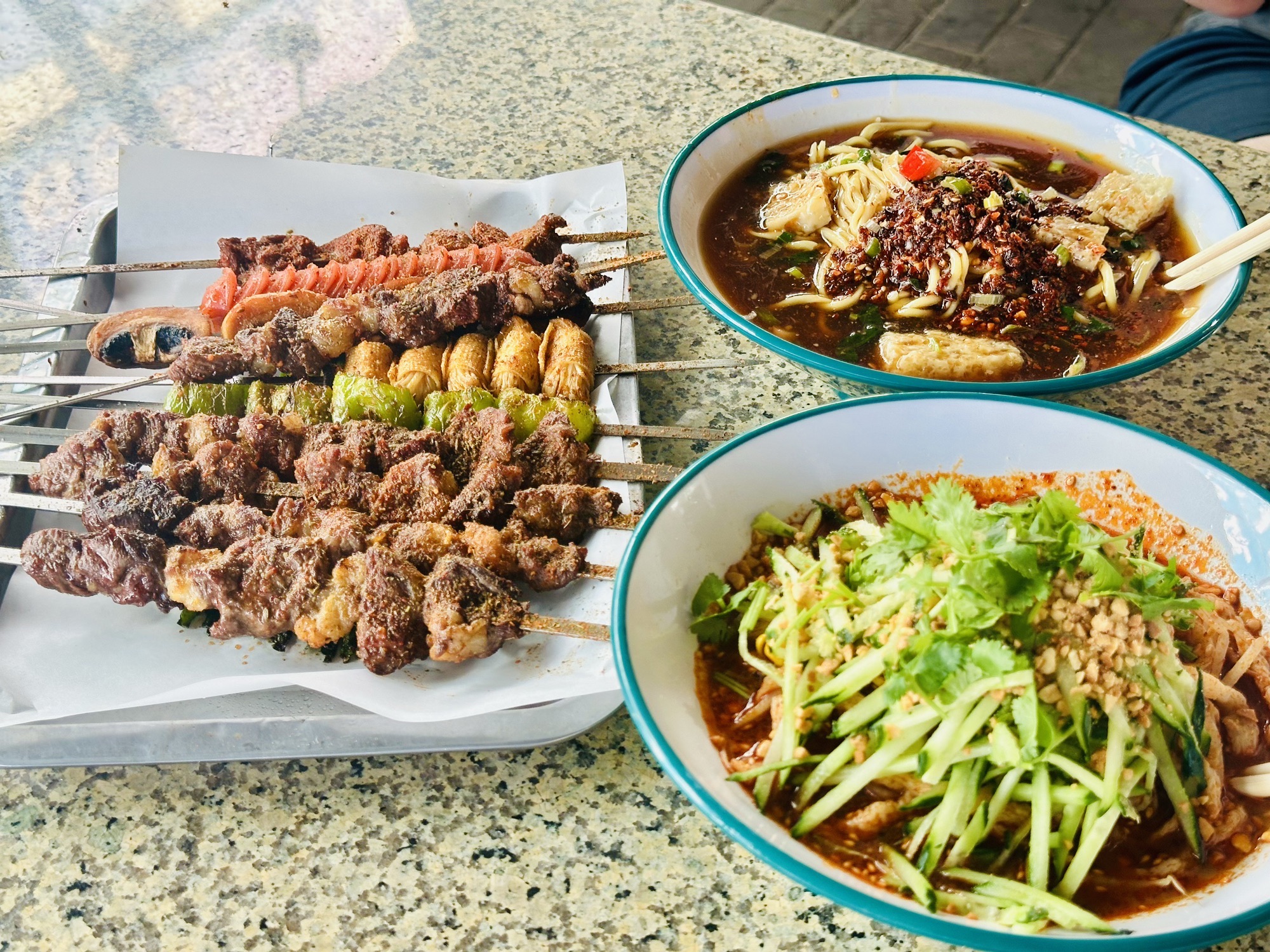 奇台西北湾马风莲黄面烧烤