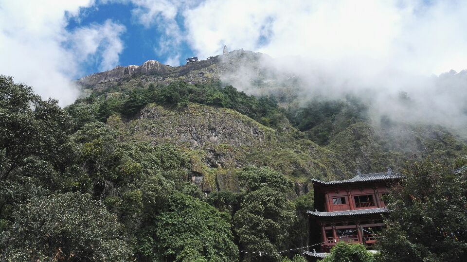 华首放光寺实景照片