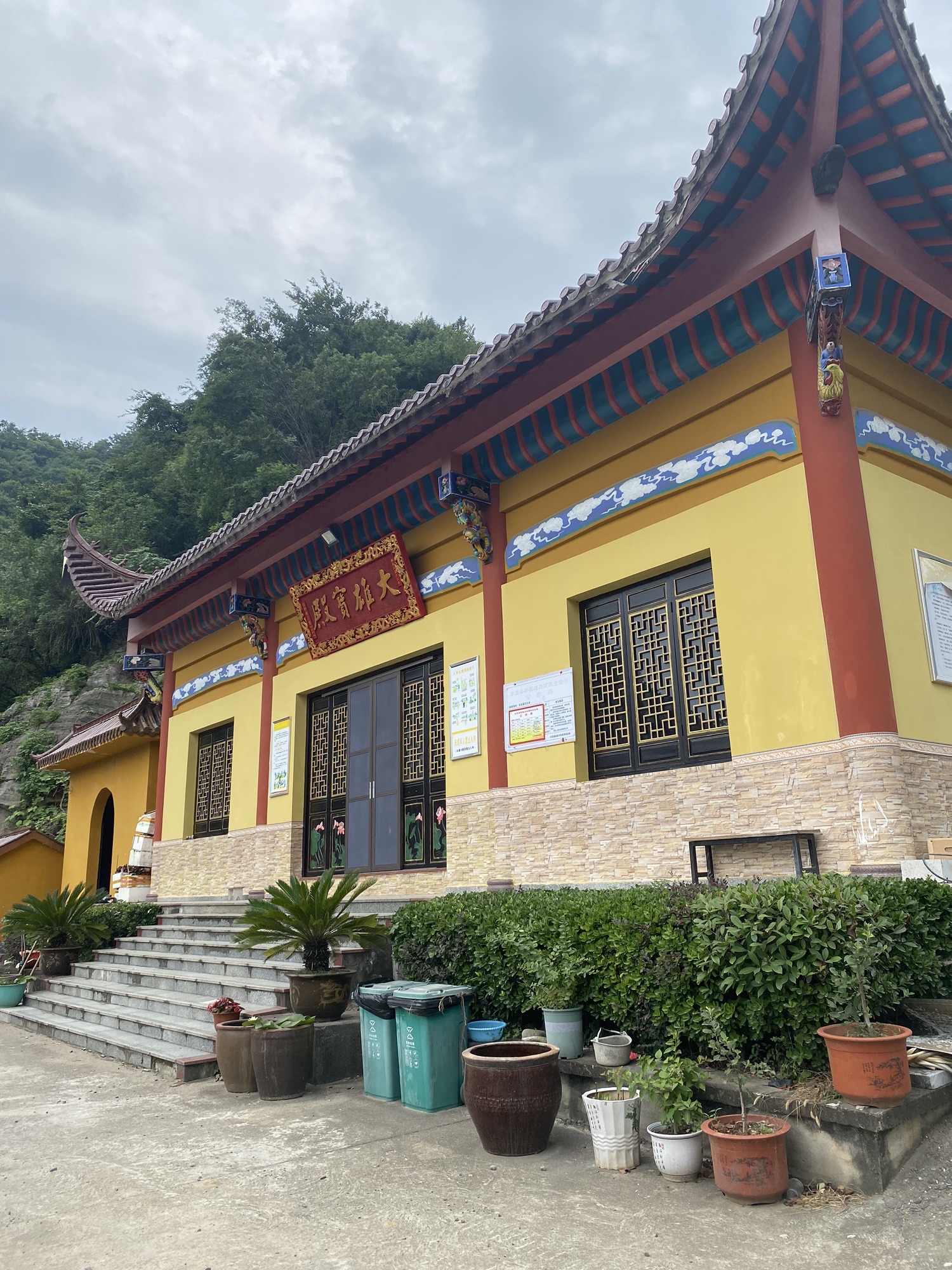 朝霞洞归元寺实景照片