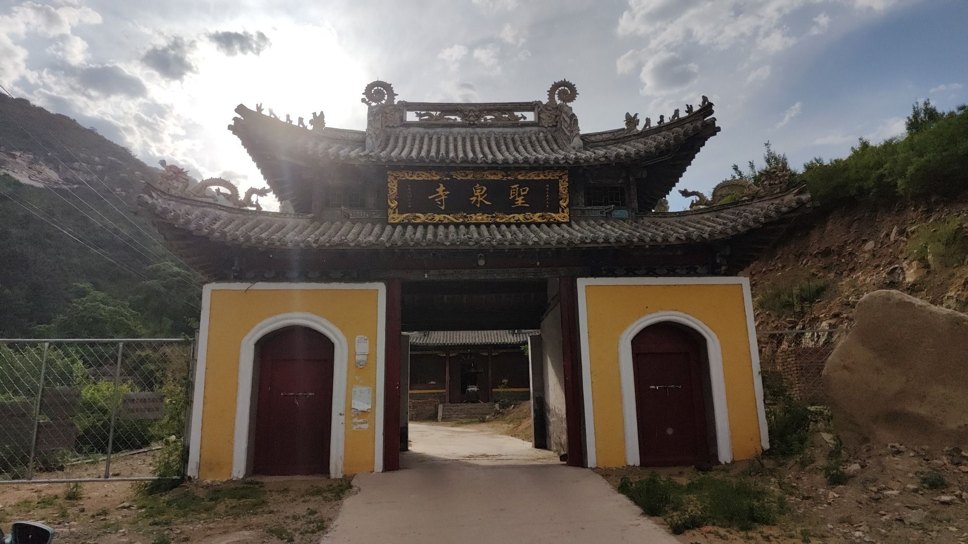 圣泉寺实景照片