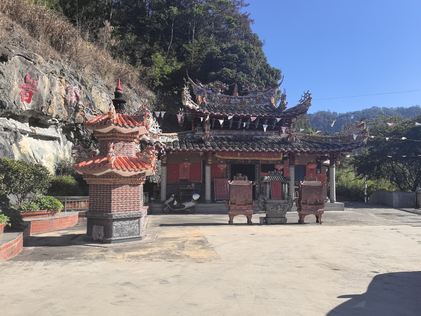 霞春宫实景照片