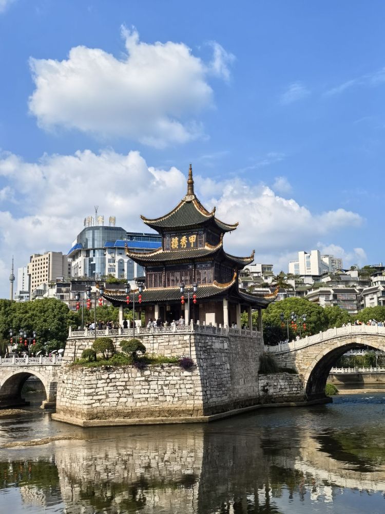 甲秀楼景点图片