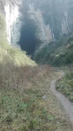 穿洞旅行图片 2