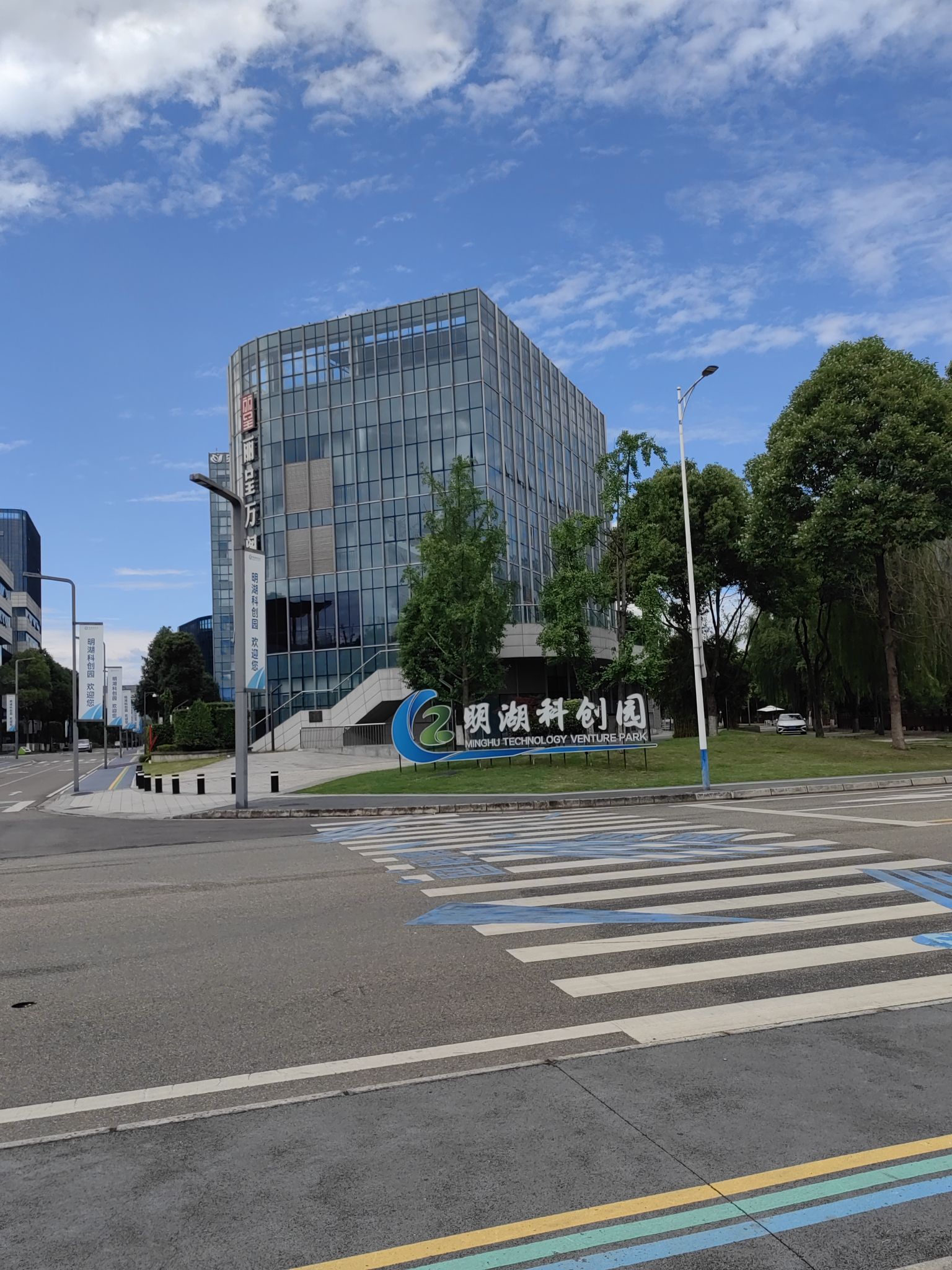 成都崇州市 厂房出租2000㎡ 钢结构 可分租 环评审批实景图