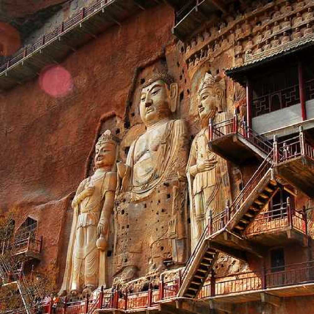 麦积山石窟景点图片