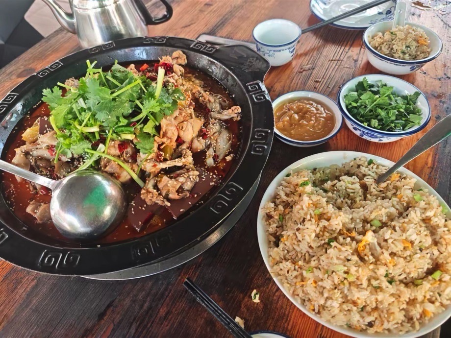 熊二娃肥肠蛙火锅(海南生态软件园明月居小区店)