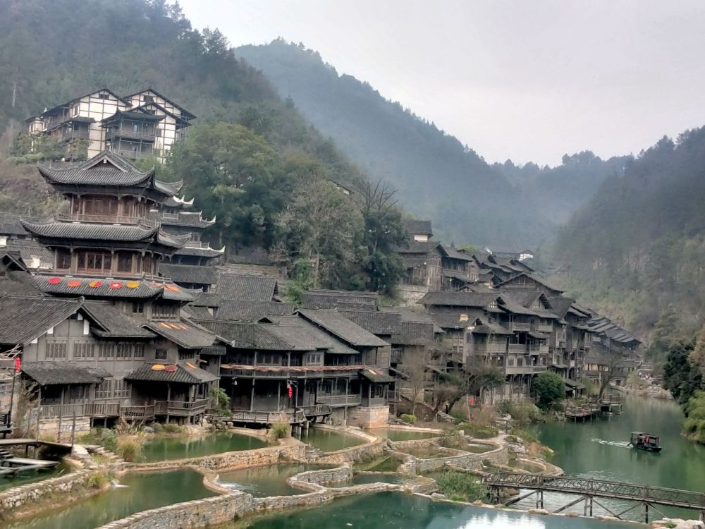 湘西凤凰山江苗寨景点图片