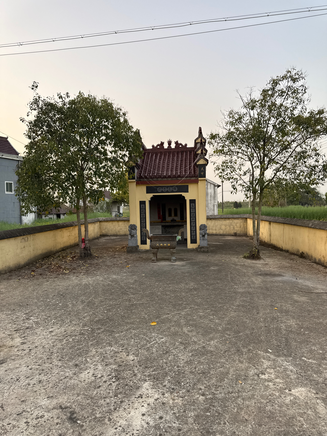 坝里村土地庙实景照片