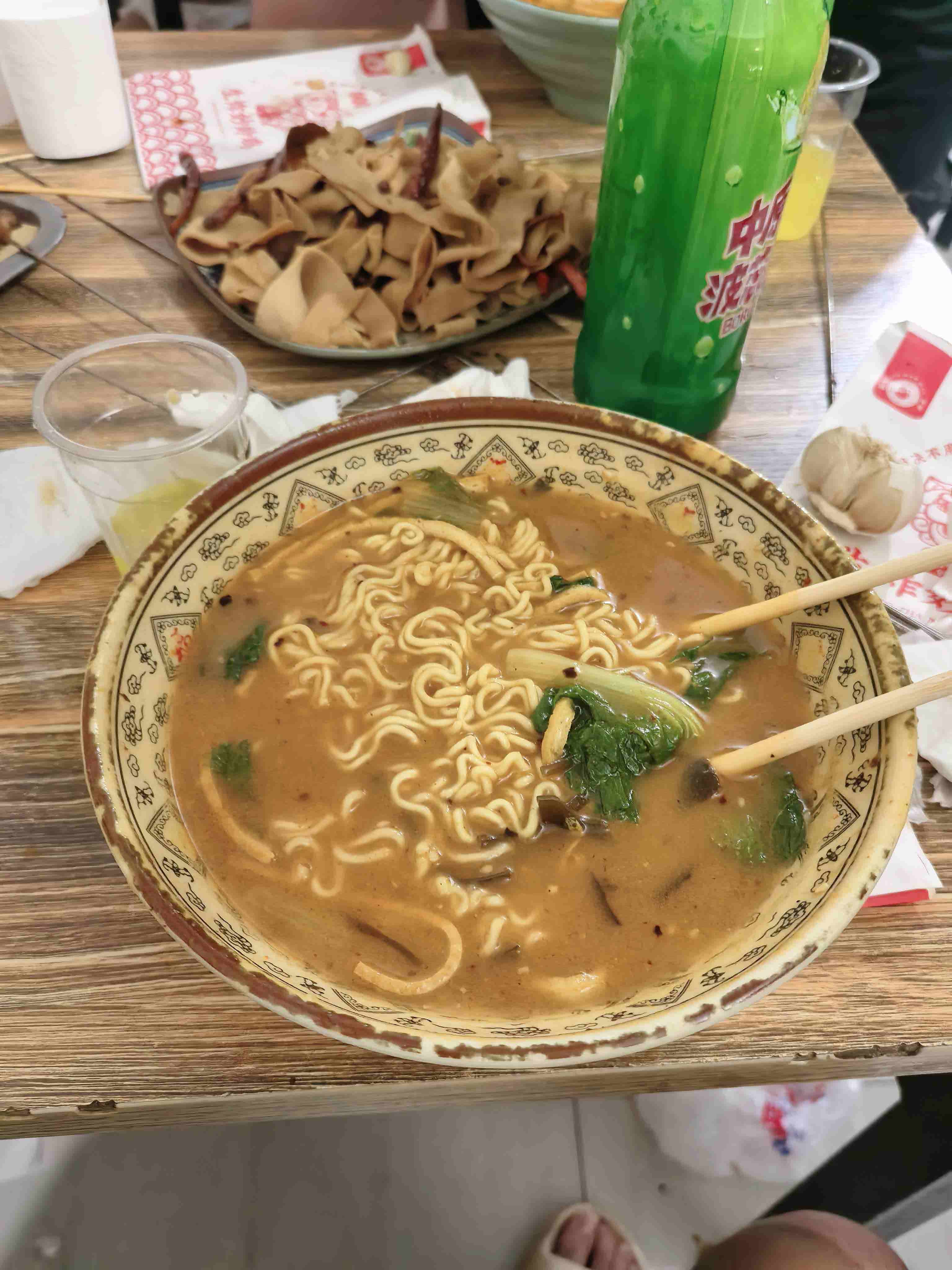 龙旗砂锅面
