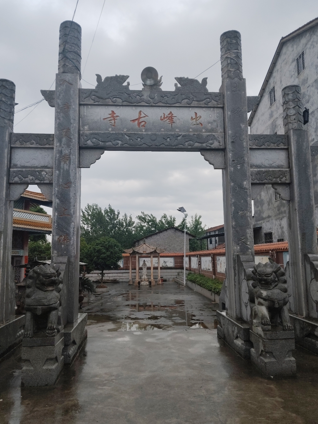出峰古寺实景照片