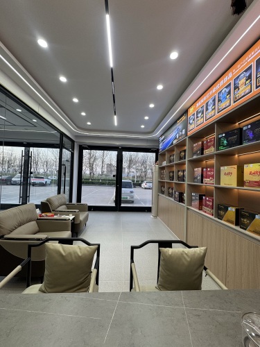 侯涛车灯澳兹姆旗舰店(定州总店)