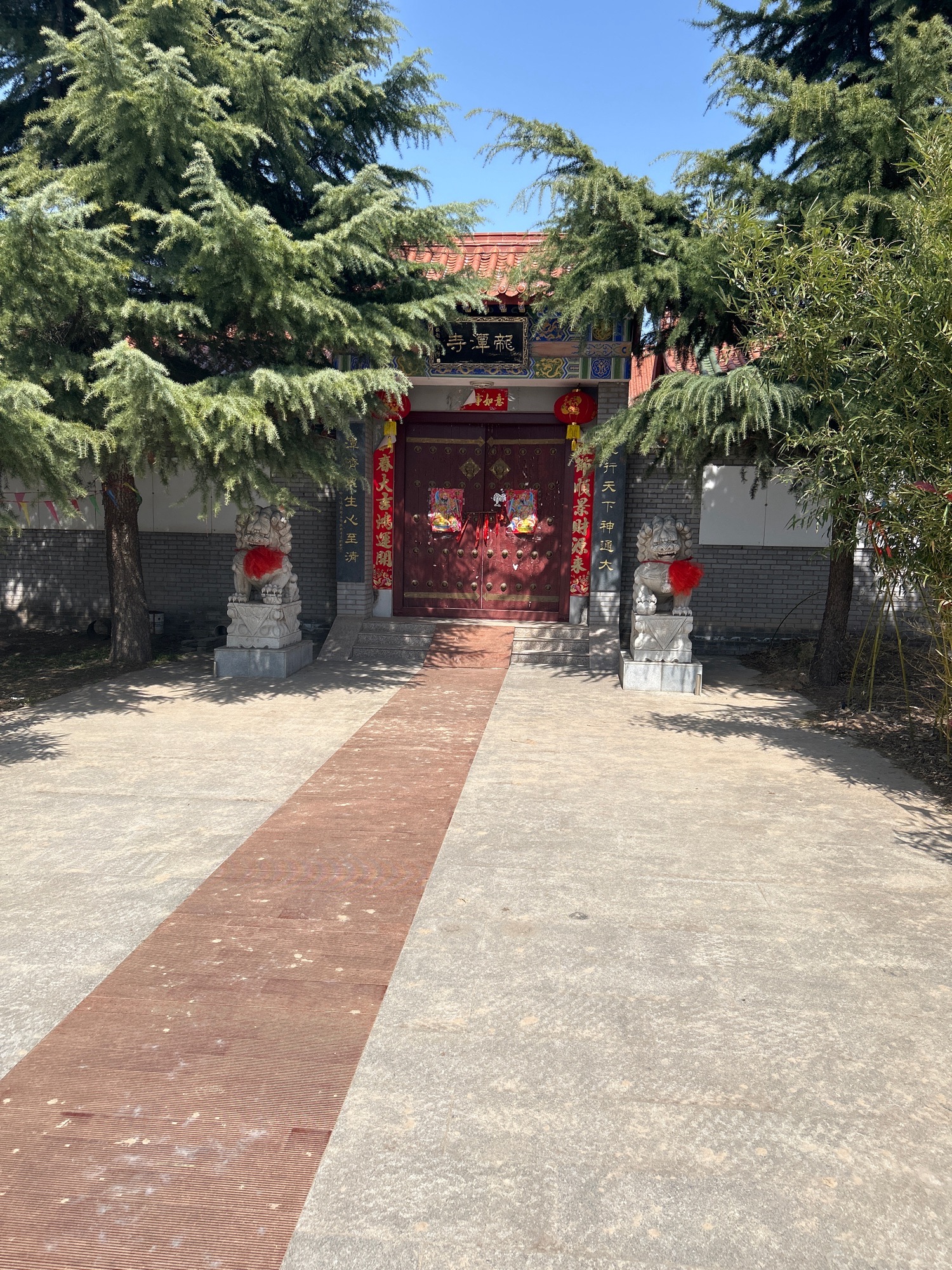 黄河南岸龙潭寺实景照片