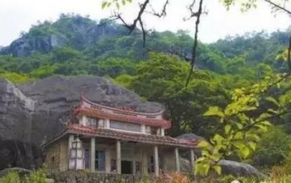 燕山古寺实景照片