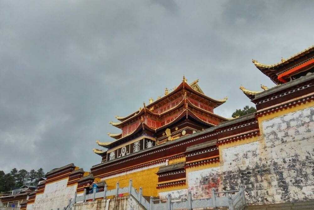 甘丹热登寺实景照片