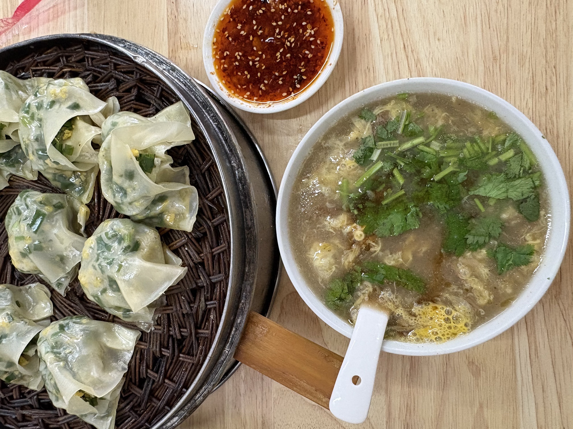 秋哥蒸饺月䪞汤(团结路店)