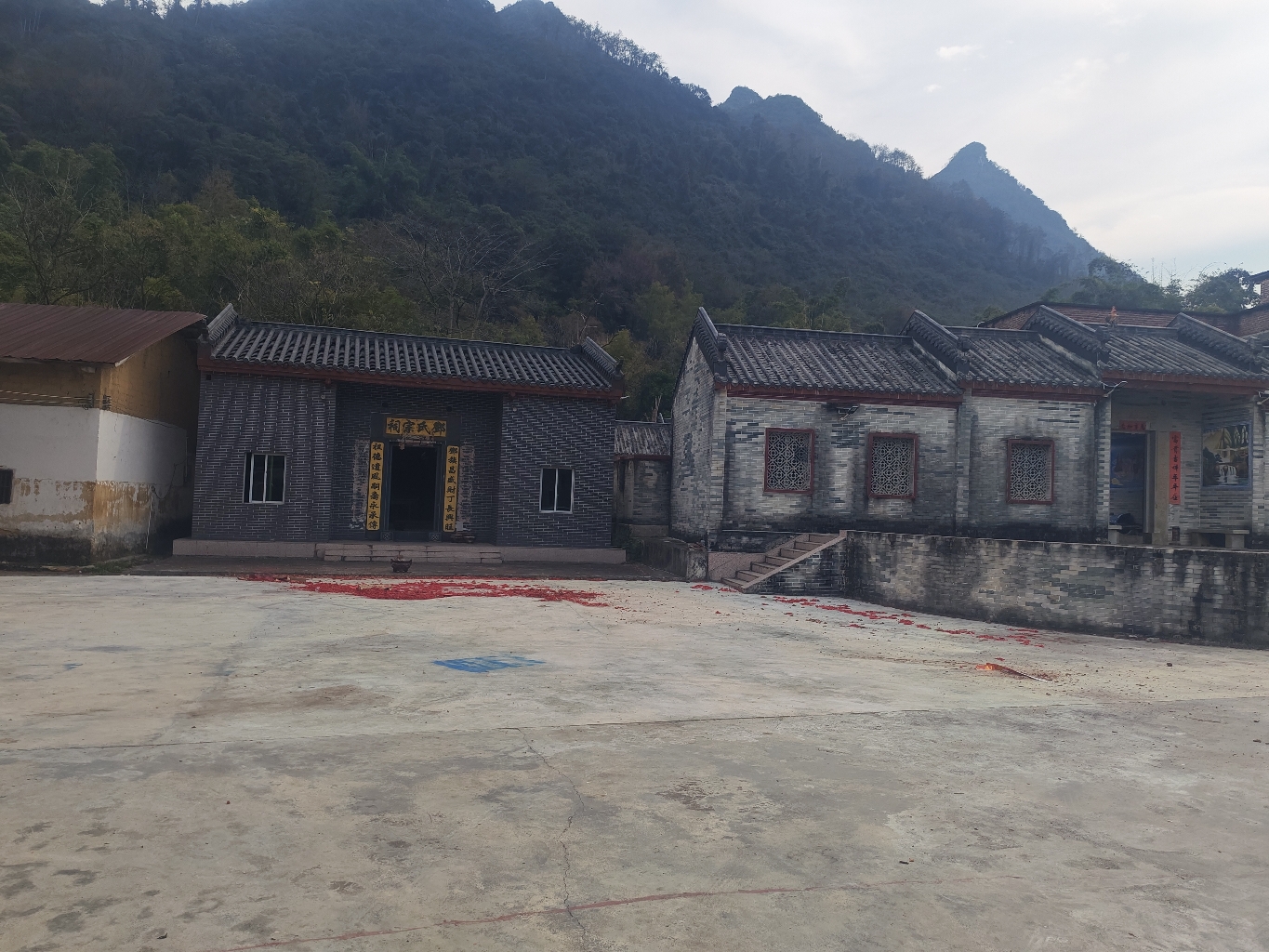 石根洛邓氏宗祠实景照片