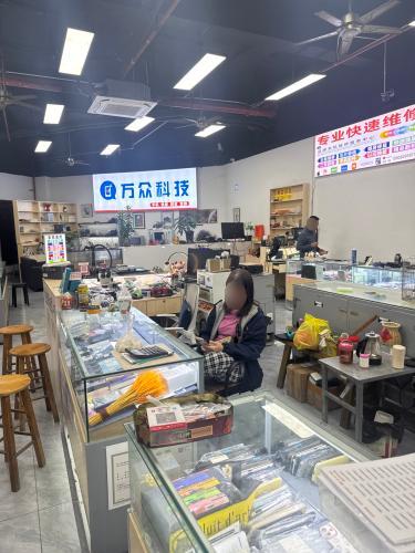 东南兴通讯商场 首力数码