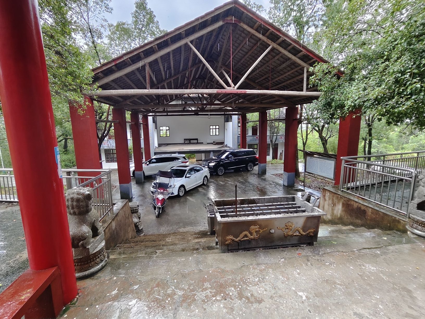仙庾镇圭峰山包公庙实景照片