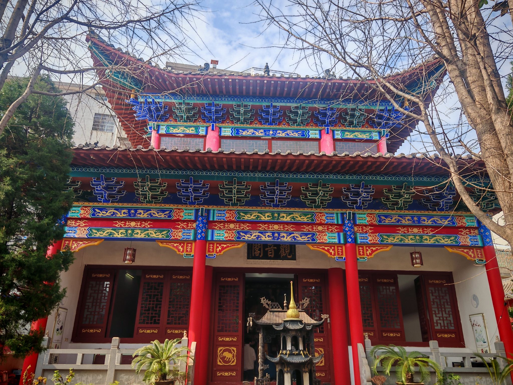 崩坡路观音阁道观实景照片