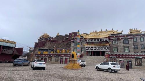 玉扎拉顶寺实景照片