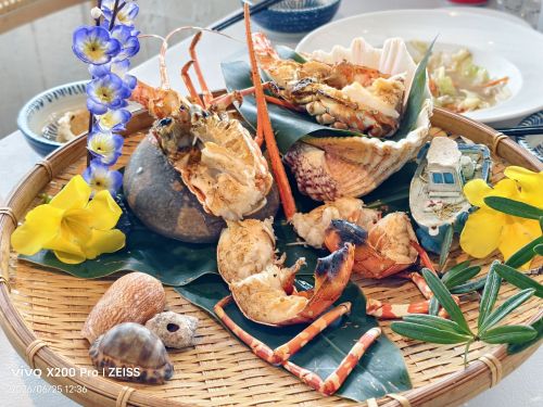 悬崖上的餐厅(Cilah海的味道)有室内座位