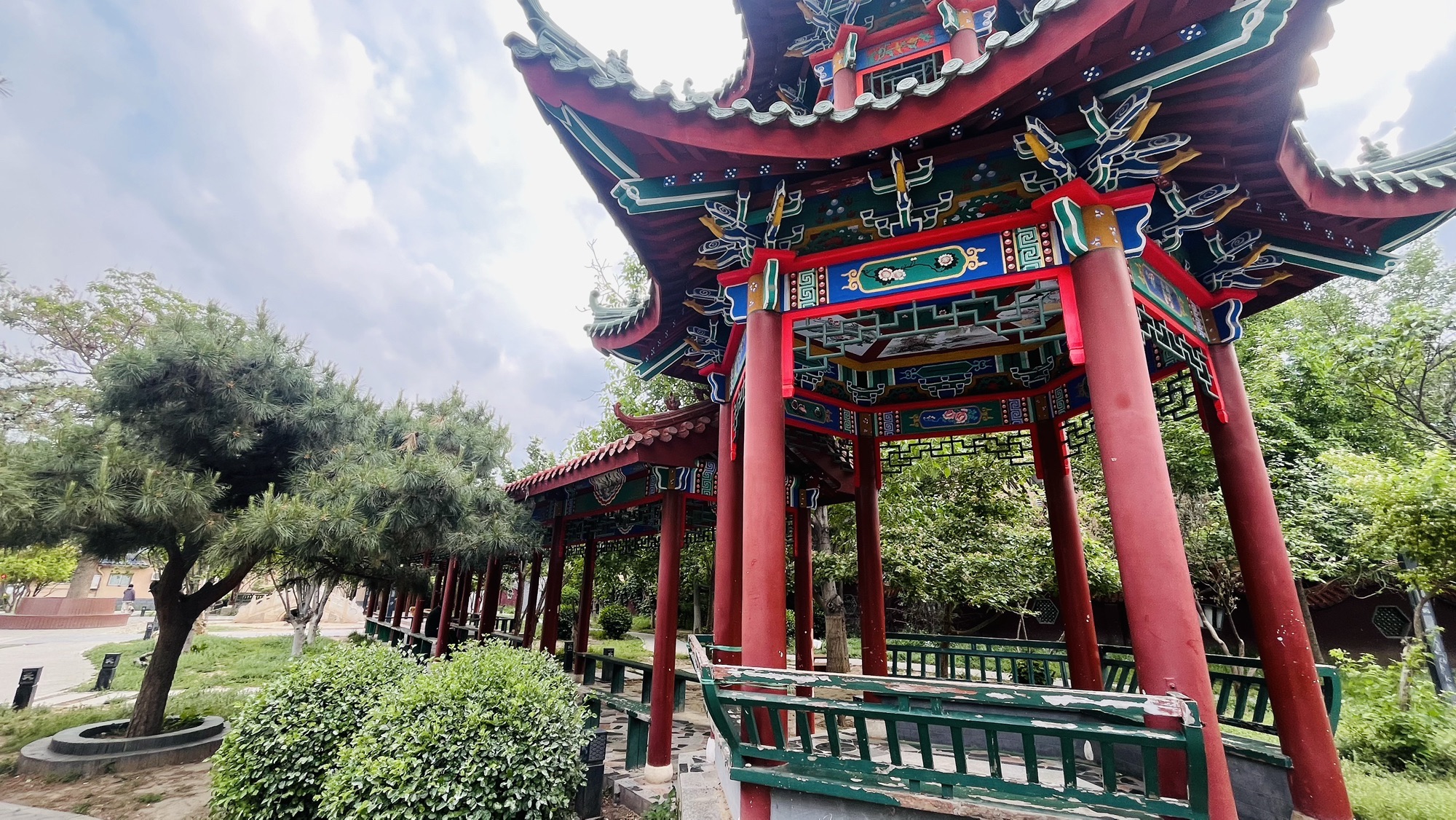 边上公园