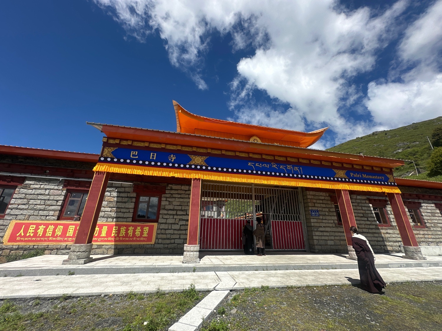 巴日寺实景照片