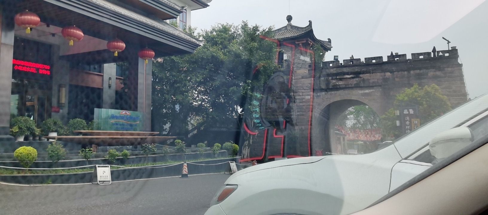 2020神龙山彩灯大庙实景照片