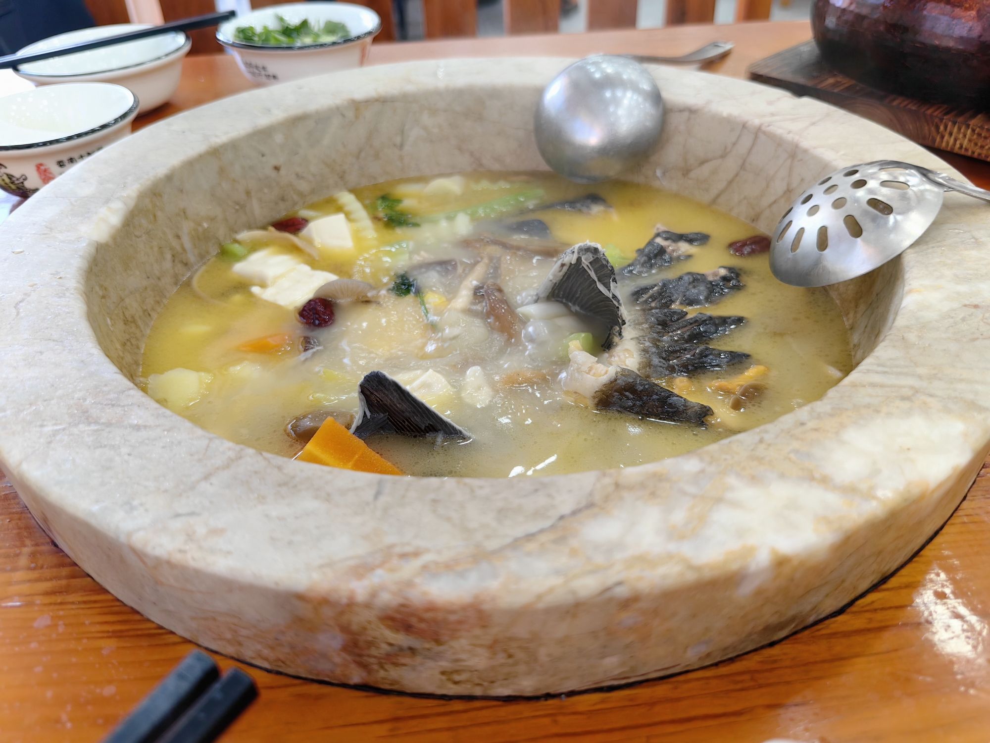 阿妈石锅鱼