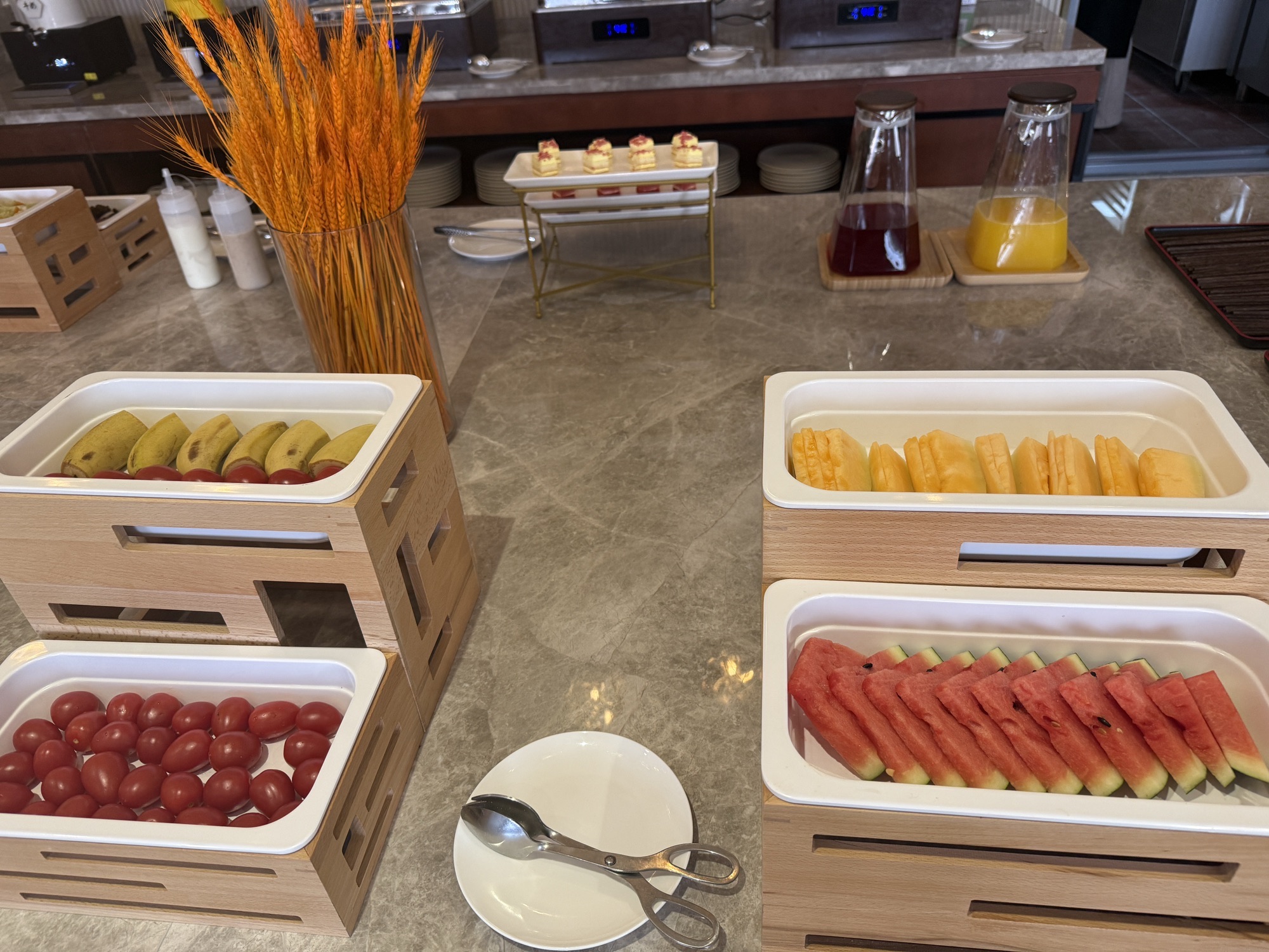 白玉兰商务酒店(定州市政府商业街时代广场店)