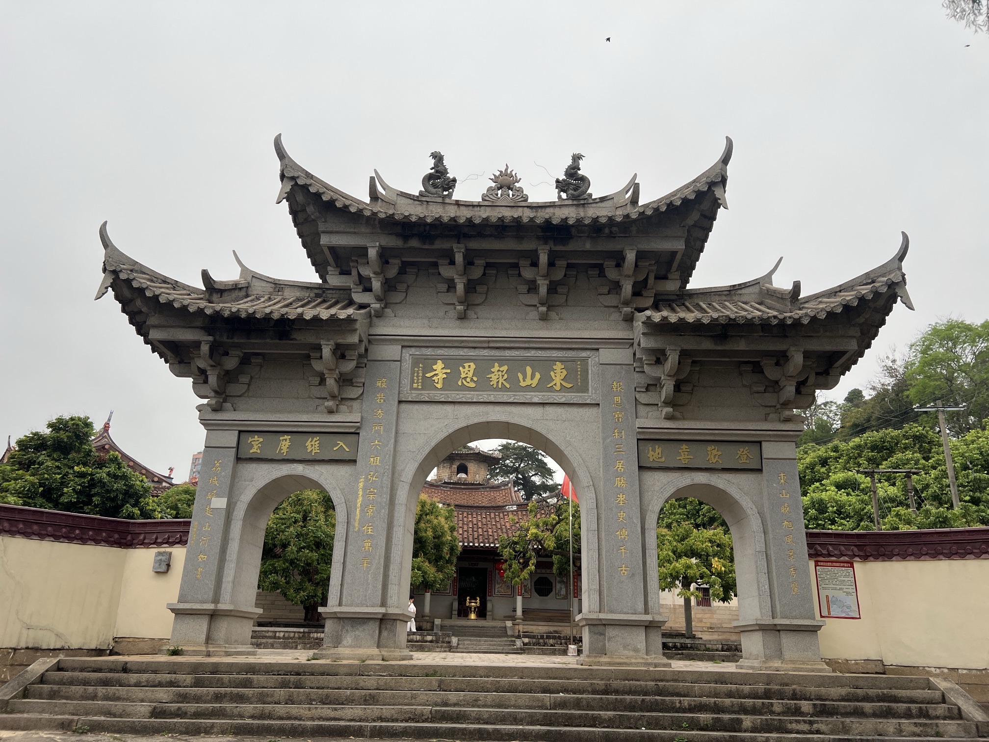 东山报恩寺-巍莪宝殿实景照片