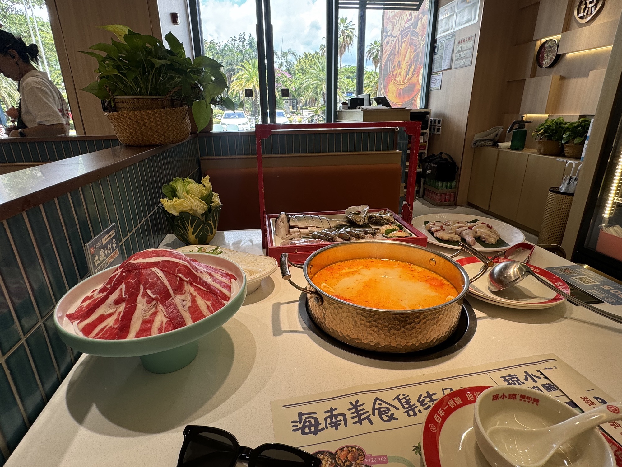 琼小琼•糟粕醋海鲜火锅(三亚湾店)
