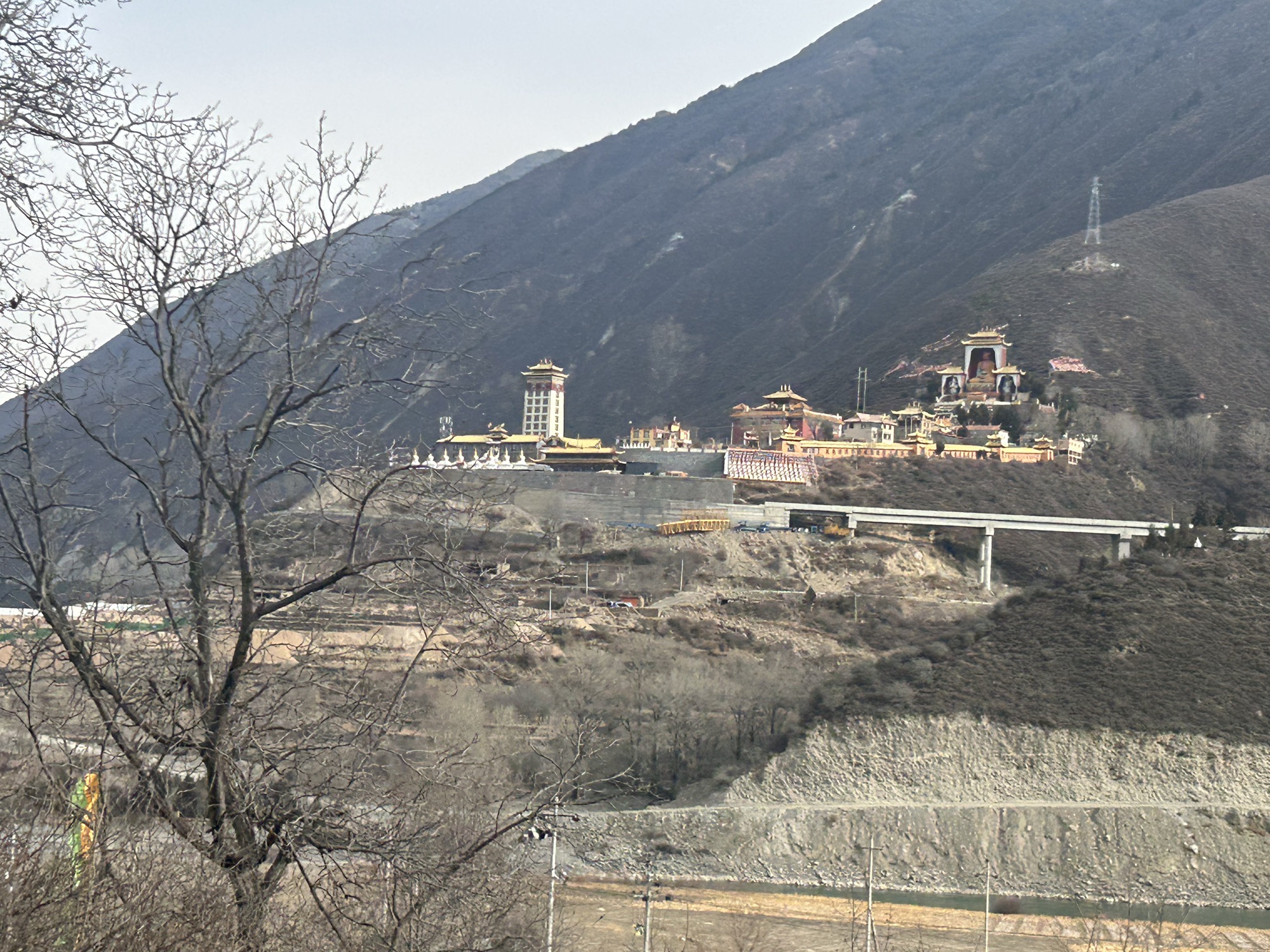嘉绒巴仓寺院实景照片