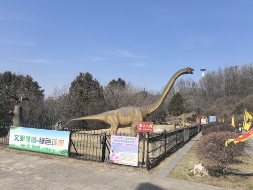 三角龙雕塑