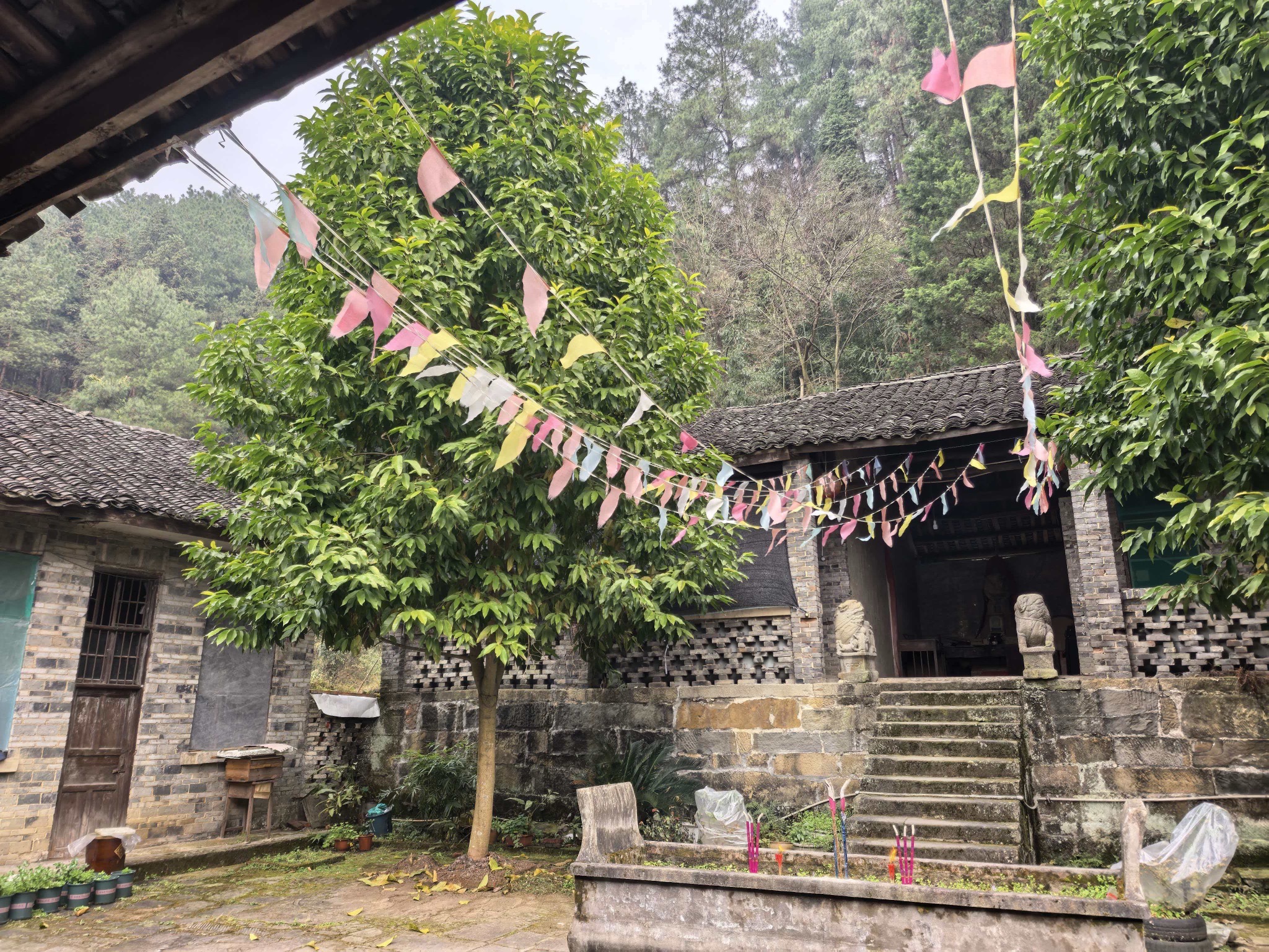 石柱古刹寺庙实景照片