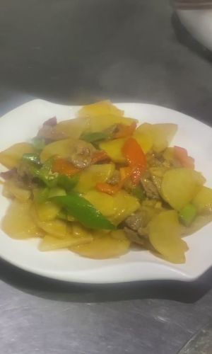 安有卜手抓美食城