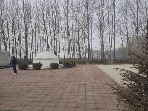 富拉尔基区五十二义士墓